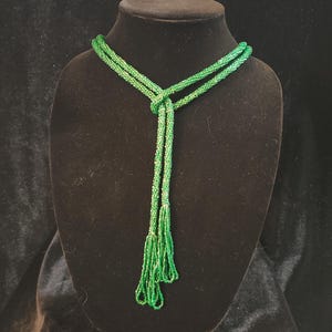 Art Deco Era 54-inch Czechoslovakian Green Glass Beaded Flapper Sautoir (c.1920s)