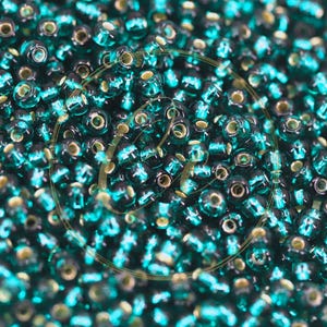 Transparent Emerald Silver Line Seed Beads, 8/0 (3mm) Czech Seed Beads 25 grams / GSB8-M72