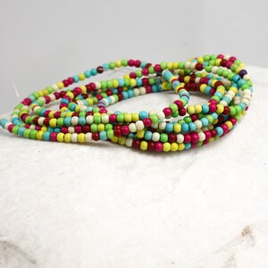 Cuentas de howlita redondas multicolores de 2 mm, 1 hebra de 15,5&#39;&#39;/ HWL-M01
