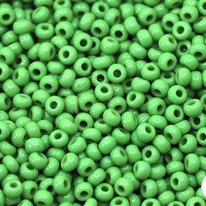 Medium Green Seed Beads, 8/0 (3mm) Czech Seed Beads 25 grams / GSB8-M25