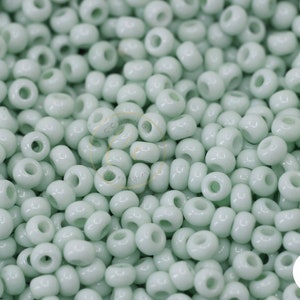 Mint Cream Seed Beads, 8/0 (3mm) Czech Seed Beads 25 grams / GSB8-M23