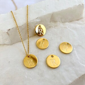 2 pcs Gold Plated Initial Pendants, 10mm Round Brass Letter R Charm / GPL-7R