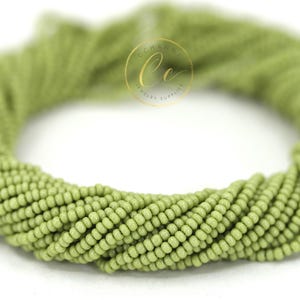 Pastelolijfgroene rocailles, 11/0 (2,2 mm) Tsjechische rocailles, 1 volledige streng / GSB11-M142