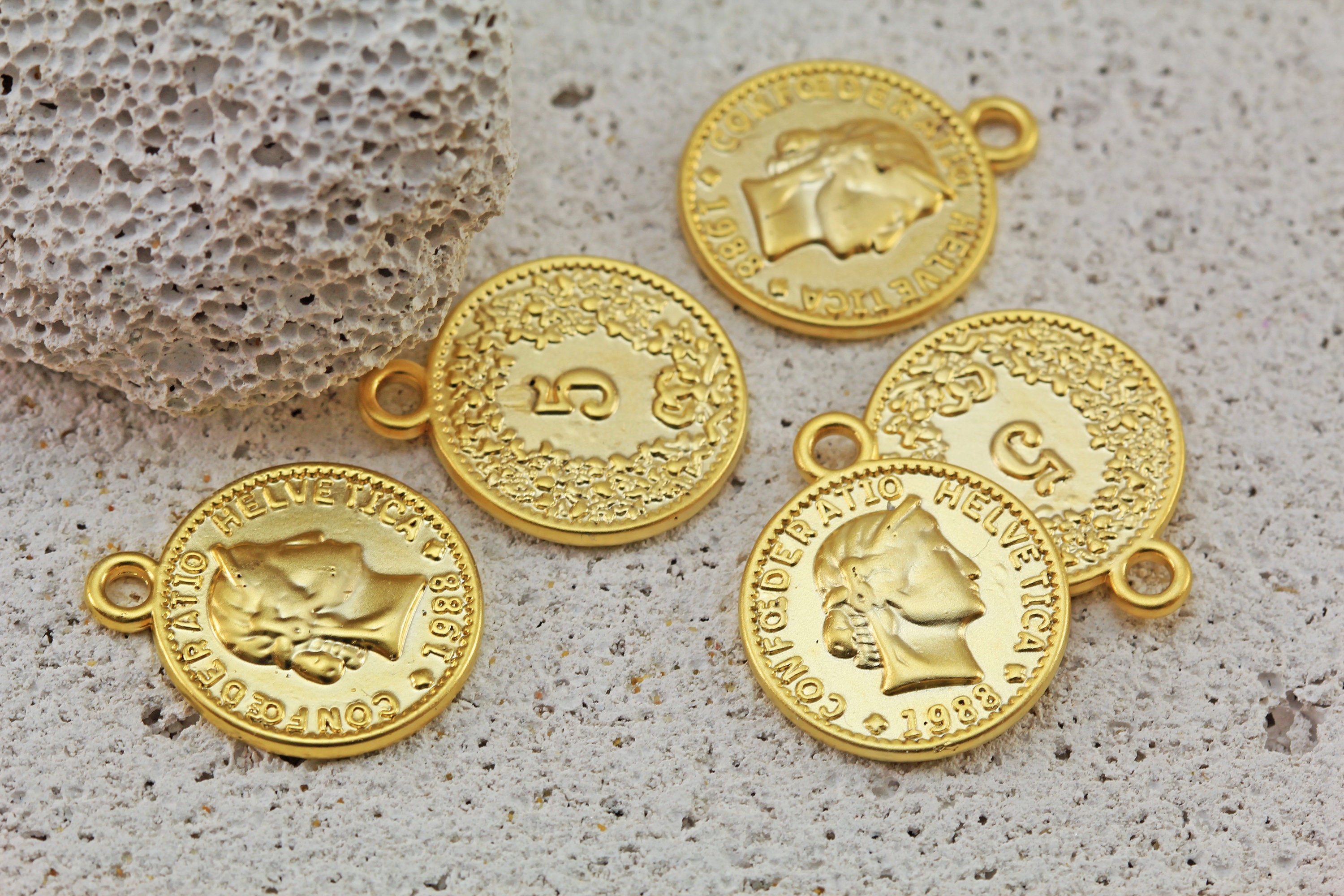 21 mm コインペンダント、マット/光沢のある金メッキメタルスイスコイン 2 個 / GPY-525 - Etsy 日本