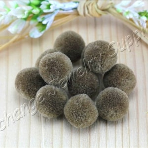 Guarnição de pompom artesanal de vison, pompons artesanais de algodão redondos de bola de 15 mm com anel de salto 10 peças / CPM-48