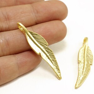 42mm Feather Pendants, Matte/Shiny Gold Plated Metal Pendants 5 pcs / GPY-476