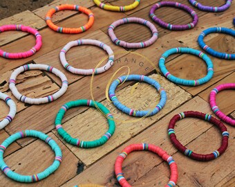 Braccialetti elastici da surfista heishi in argilla polimerica 3 pz 3 con perline acriliche di parola jolly all'ingrosso