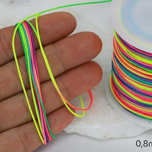 Cordón de macramé DIY de nailon trenzado multicolor arcoíris de 0,8 mm - 1 rollo de 100 metros / KMC-832