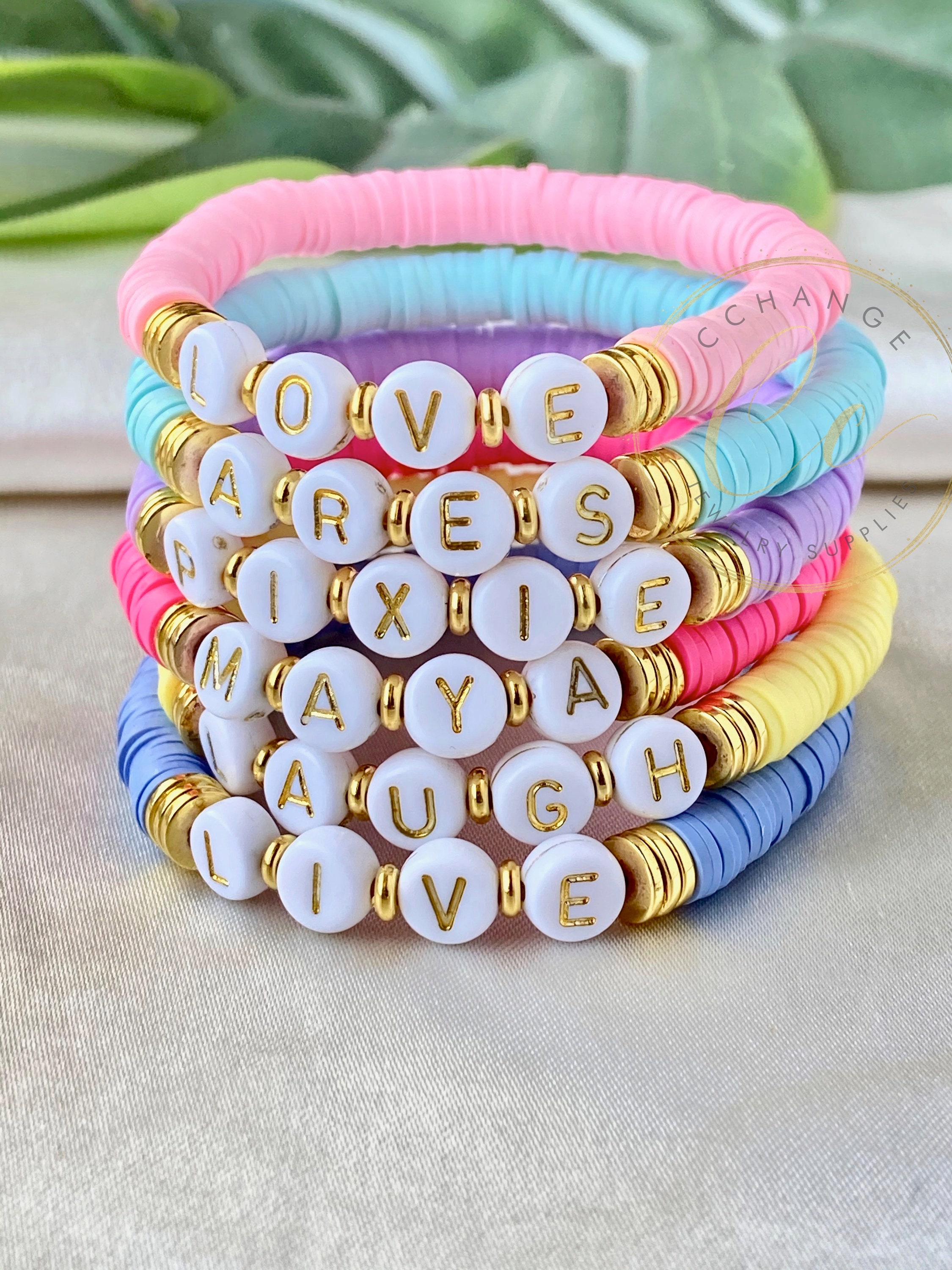 MMXX Bracciale Elastico Personalizzato Con Pietre Naturali 6 Mm – Nome Inciso – Fatto A Mano – Regalo Per Mamma O Amica