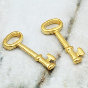 Colgantes de llave de estilo vintage de 24 mm, dijes de metal chapado en oro mate 5 piezas / GPY-251