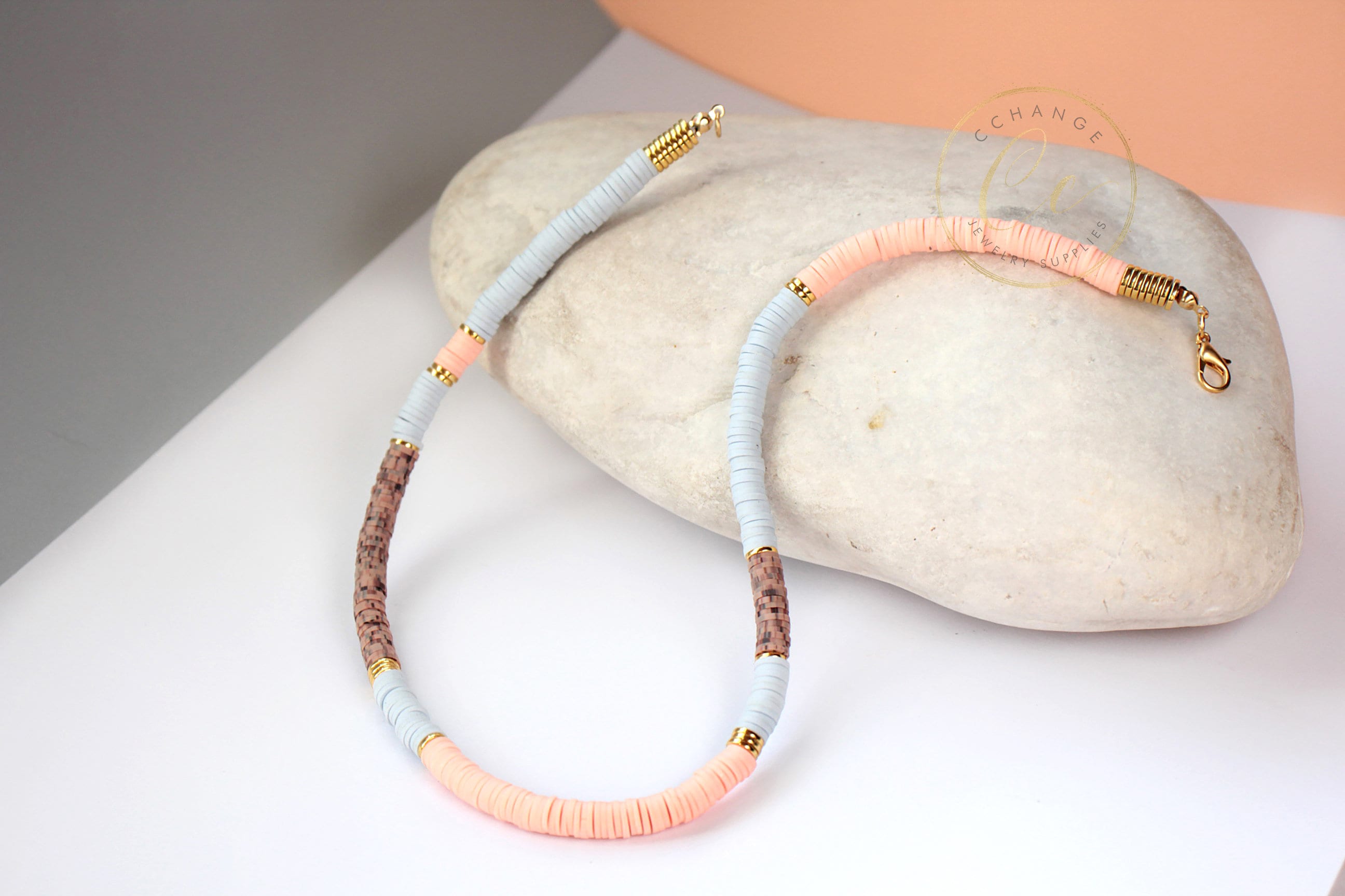 Collana Heishi, collana di perle e stelle, collana di perle di giada, collana Boho, girocollo da surfista, collana con ciondolo a stella, regalo per lei, ASTRA - Italia
