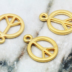 18mm Peace Pendants, Matte Gold Plated Metal Peace Sign Charms 10 pcs / GPY-243