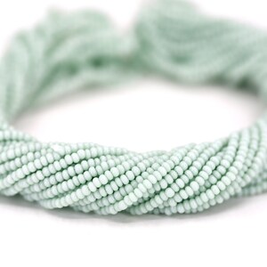 Perline di semi color crema alla menta, 11/0 (2,2 mm) Perline di semi ceche 1 matassa intera / GSB11-M79