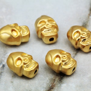 Gold Plated Skull Charm, 11mm Metal Skull Beads 5 pcs / GPY-291