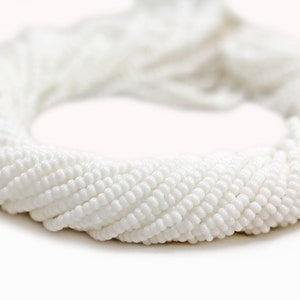 Perline di semi bianche, 11/0 (2,2 mm) Perline di semi ceche 1 matassa intera / GSB11-M01