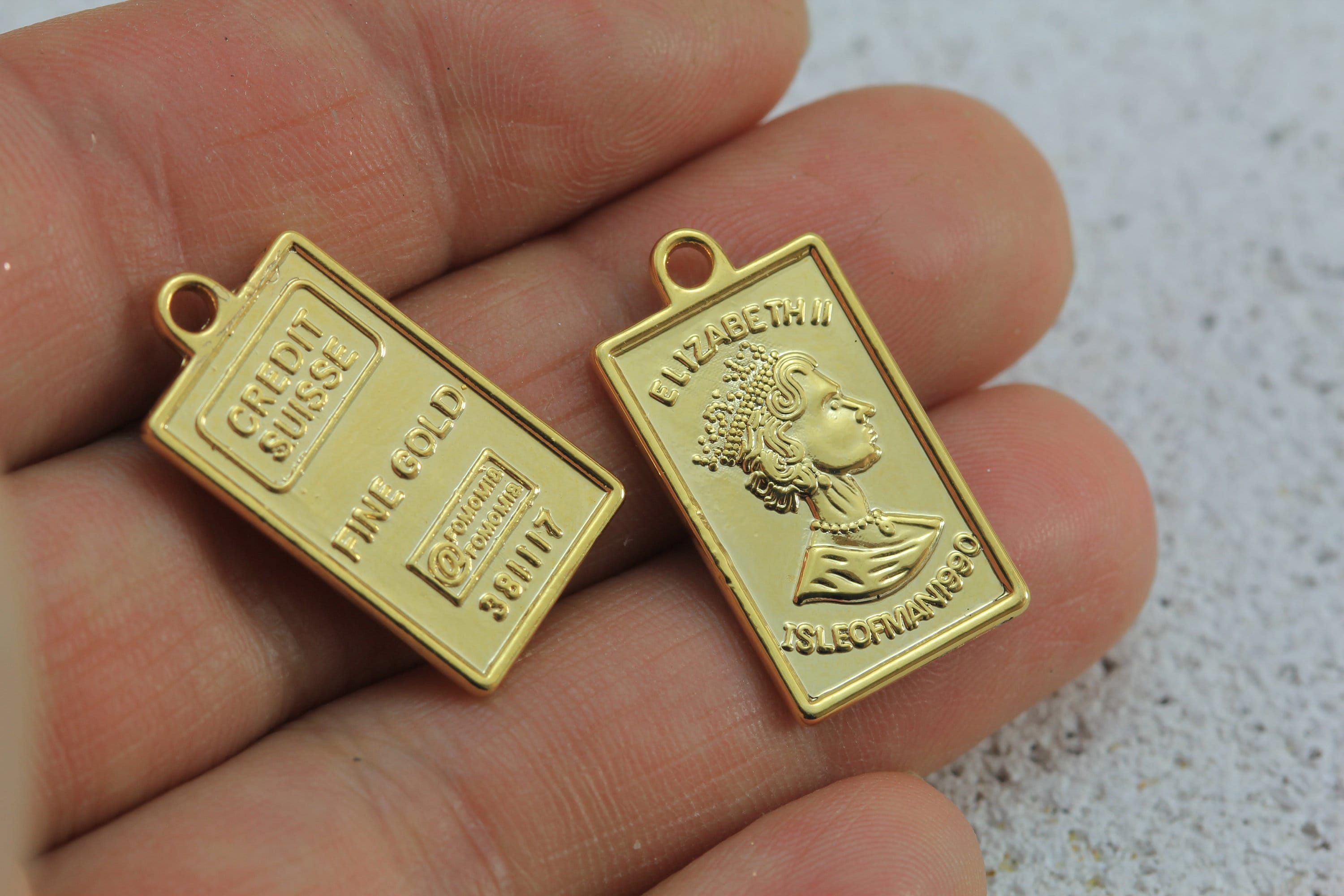 Gold Plated Replica Fine Gold Ingot Bar Pendant, 22mm Metal Queen