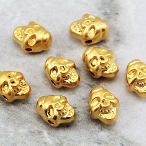 9mm Skull Charms, Matte Gold Plated Metal Beads 5 pcs / GPY-200