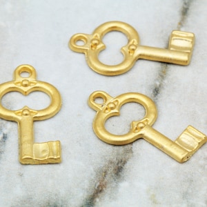 Colgantes de llave de estilo vintage de 22 mm, dijes de metal chapado en oro mate 5 piezas / GPY-249