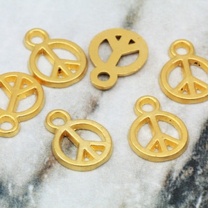 13mm Peace Pendants, Matte Gold Plated Metal Peace Sign Charms 10 pcs / GPY-244