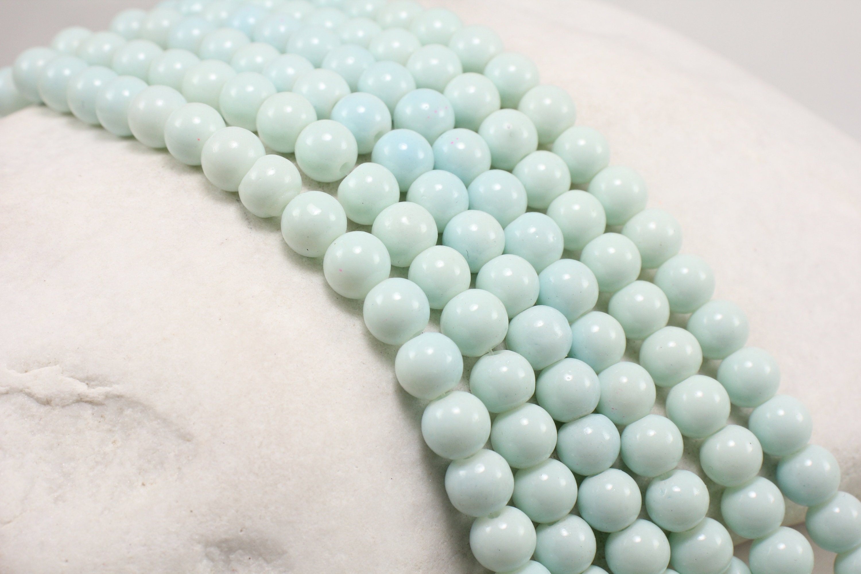 8mm Ice Blue Round Glass Beads, Smooth Ball Glass Loose Beads 1 Strand (100 Pcs) / GB8-19