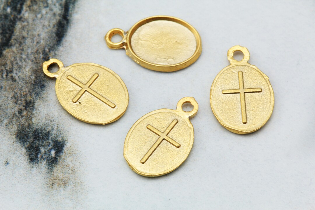 アクセサリー m&m Gold Plated Cross Pendant, 14mm Metal Cross Pendant 10 Pcs