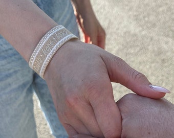 Pulsera bordada con texto deseado y personalización, pulsera tejida, pulsera de la amistad, pulsera de evento, orgullo, beige, pulsera, día de la madre