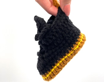 Handmade baby sneakers crocheted baby shoes Dr.Mrtns