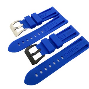 K&ouml;nnte beinhalten: Zwei blaue Kautschuk-Uhrenarmb&auml;nder mit dem gepr&auml;gten Wort "OFFIC". Die Armb&auml;nder haben eine Schlie&szlig;e und sind f&uuml;r eine Uhr konzipiert.