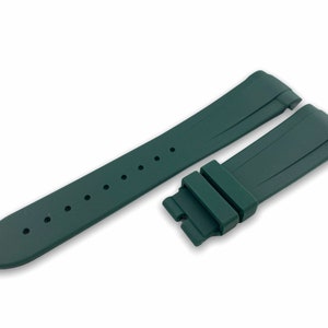 May include: A dark green rubber watch strap with a buckle. The strap has a textured surface and is designed for a watch with a 22mm lug width.