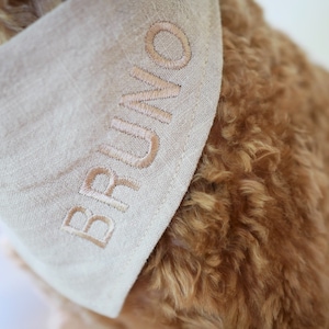 リネンベージュ製の犬用バンダナ、パーソナライズできる犬用バンダナ