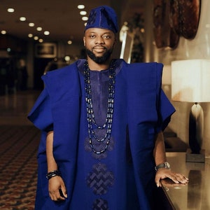 4-delige Afrikaanse mannen Aso-oke Agbada/Agbada voor bruiloft/herenkleding/trouwpak/bruidegom/traditionele herenoutfit/Agbada, esiki, broek en hoed