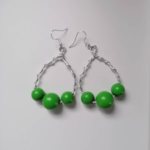Pendientes verdes, pendientes verdes y plateados, pendientes de plata, pendientes colgantes, pendientes colgantes, pendientes llamativos, Juicy Green.
