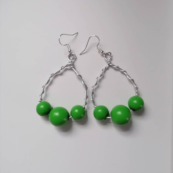 Pendientes verdes, pendientes verdes y plateados, pendientes de plata, pendientes colgantes, pendientes colgantes, pendientes de declaración, Juicy Green.