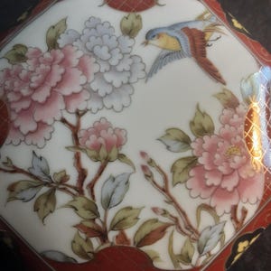 Vintage Japanese Porcelain Trinket Box: Birds & Flowers, 4cm x 7.8cm.