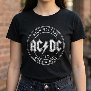 SVG - PNG High Voltage 1975 - Digitaal bestand met hoge resolutie (300 DPI) - Grunge-stijl voor T-shirts en posters