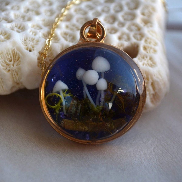 Mushroom Necklace | Necklace with mushrooms in resin | Handmade Mushroom Terrarium Jewelry | Terrarium Moss Necklace | Valentines Day Gift