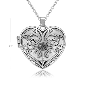 Puede incluir: Collar con dije de coraz&oacute;n de plata con dise&ntilde;o de girasol. El dije tiene un di&aacute;metro de 1,2 pulgadas y presenta un patr&oacute;n floral detallado.