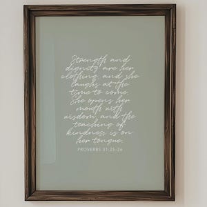 Proverbes 31 Femme : vérités bibliques pour la maison - cadeau de vers de la Bible pour femme, décoration murale fille chrétienne - art chrétien vert sauge féminin doux