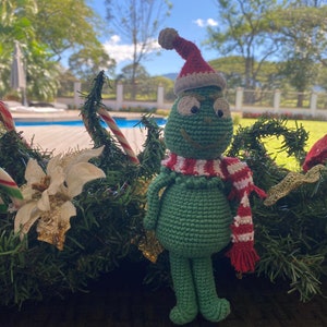 The Grinch, Christmas Thief Crochet PDF Pattern Tutorial / Patrón de Amigurumi del Grinch.
