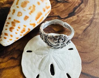 Vintage Handmade Spoon Ring Daisies Art Nouveau Style Silver Plated Sweden Size 9