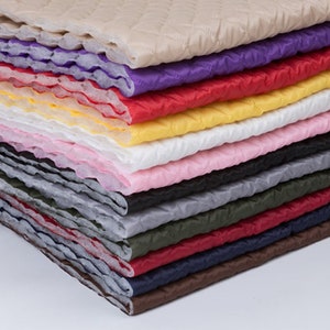 20 kleuren katoenen voeringstof, dikke gewatteerde stof, warme wintervoeringstof, handgemaakte doe-het-zelfstof, voorbeeld van een kleurenkaart.