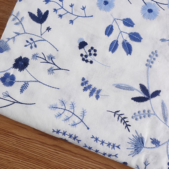 花柄刺繍コットン生地：白と青、幅47インチ、DIY縫製 - Etsy 日本