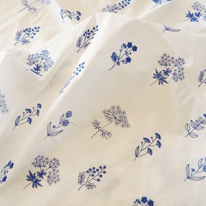 Japanischer weißer Orchideenstoff, blau bestickter Baumwollstoff, Kleidstoff, DIY Stoff Um den halben Meter Bild 7