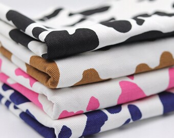 Tessuto denim con motivo a mucca: twill di cotone bianco, cucito di abbigliamento - al metro quadro