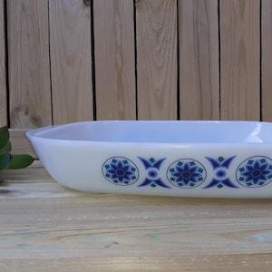 Vintage JAJ Pyrex Sea Lily Made in England  Roaster Or Chicken Casserole 1970