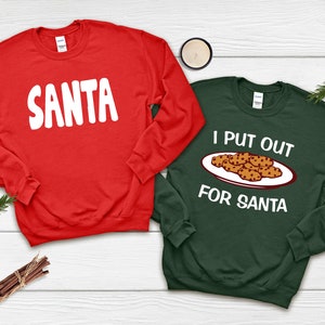 Je mets pour la chemise du Père Noël, la chemise assortie de Noël, le cadeau de Noël, le tee du Père Noël, le costume assorti de Noël, le tee de couple