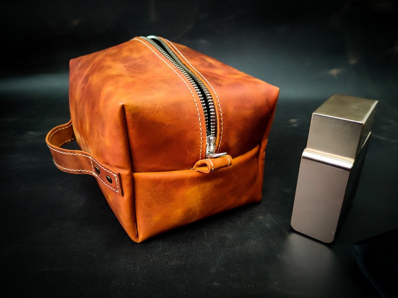 Unisex Travel Case Leather Makeup Bag Shaving Kit Groomsmen Gift Personalized Leather Dopp Kit Valentines Day Gift Toiletry bag