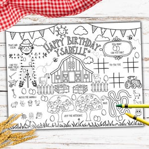 Puede incluir: Una p&aacute;gina para colorear imprimible en blanco y negro con un tema de granja. La p&aacute;gina presenta un granero, animales, un espantap&aacute;jaros y un laberinto. El texto "Happy Birthday Ysabell" est&aacute; en la parte superior de la p&aacute;gina.