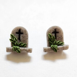 Halloween earrings, floral tombstone earrings, Woman&#39;s clay earrings, tombstone earrings, spooky season earrings