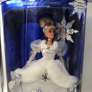 Amazon.com: Disney Princess Holiday Princess Cinderella Doll